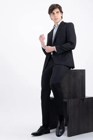 Catálogo Men's Fashion | Básicos | 13/3/2023 - 12/6/2023