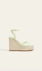Oferta de Cuñas yute pulsera por $539 en Stradivarius