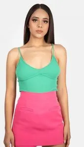 Oferta de Blusa satinada tirantes por $103 en Blue Colash