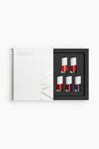 Oferta de THE BOLD EDIT OF NAIL POLISH por $699 en ZARA
