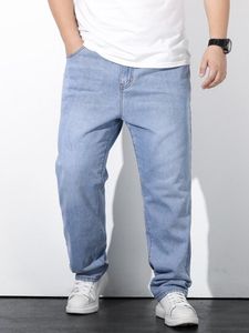Oferta de Extended Sizes Hombres Jeans de pierna recta con bolsillo oblicuo por $477 en SHEIN
