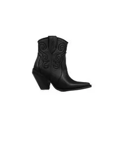 Oferta de Botin Vaquero Bordado Betina por $2129 en Carlo Rossetti