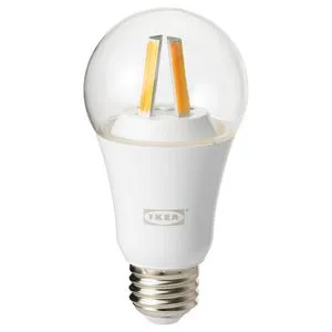 Oferta de Bombilla LED E26 806 lumen por $499 en IKEA