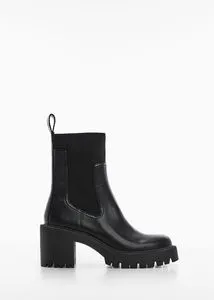 Oferta de Botín suela track por $999 en Mango