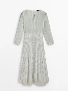 Oferta de Vestido Plisado Doble Color por $4595 en Massimo Dutti