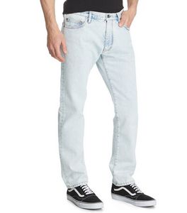 Oferta de Jeans de corte Slim Hombre por $6476 en El Palacio de Hierro