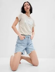 Oferta de Player manga corta cuello redondo para mujer por $384.3 en GAP