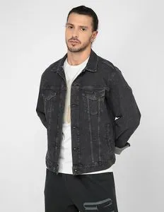 Oferta de Chamarra de mezclilla con bolsillos para hombre por $1399.3 en GAP