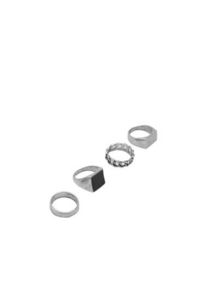 Oferta de Pack 4 anillos metalizados por $179 en Pull & Bear