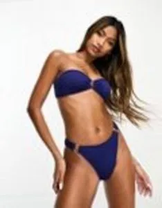 Oferta de South Beach crinkle bikini brief with ring in navy por $89.39 en ASOS
