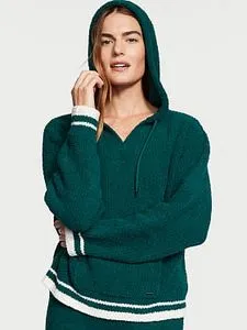 Oferta de Cozy Knit Hooded Pullover por $713.35 en Victoria's Secret