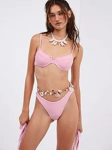 Oferta de Tiana Shine Bikini Bottom por $713.35 en Victoria's Secret